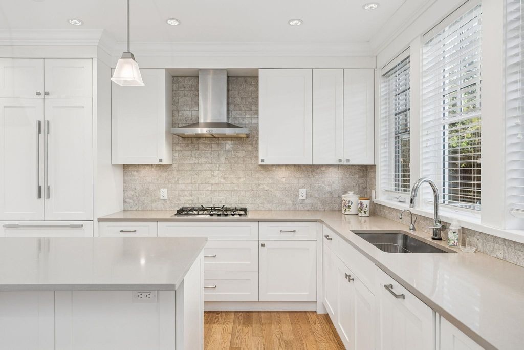 listing image 1102043215497235488