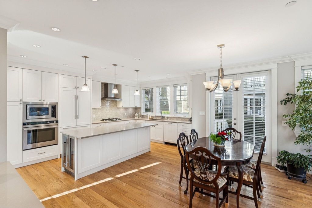 listing image 1109381604321750646