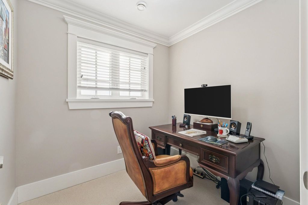 listing image 1107463762104642759