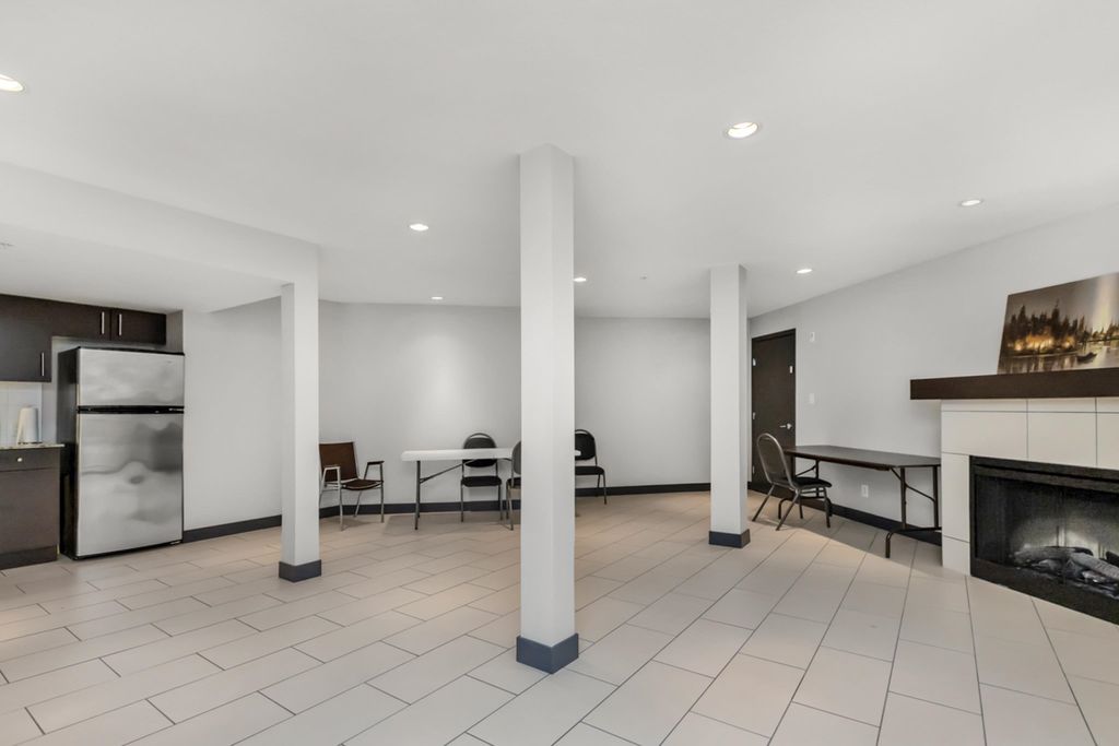 listing image 1104099861766884376
