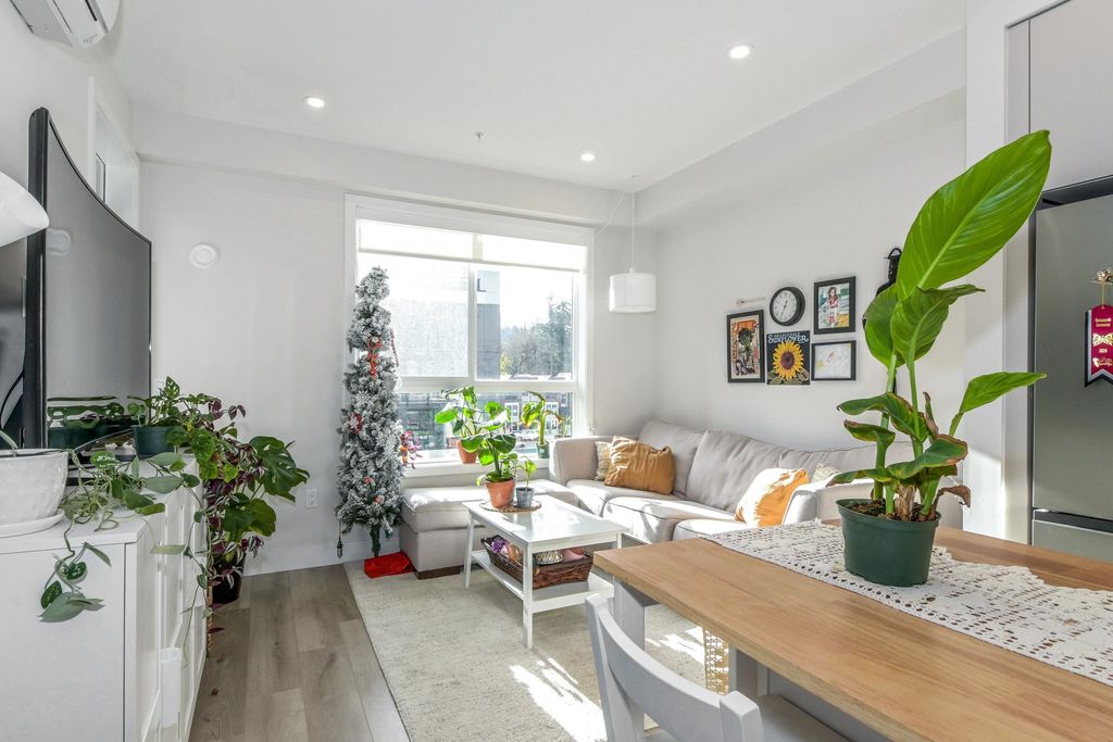 Photo of 45497 Campus Drive #402, Chilliwack, BC V2R 6L8 (MLS # R3114482)