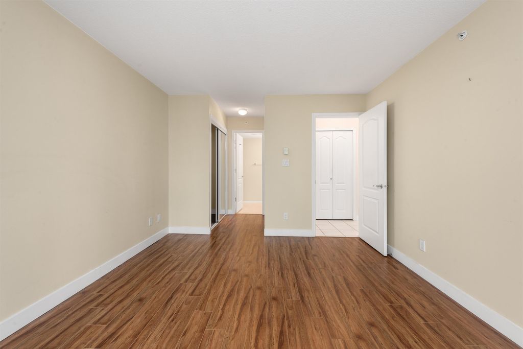 listing image 1106175265738739407