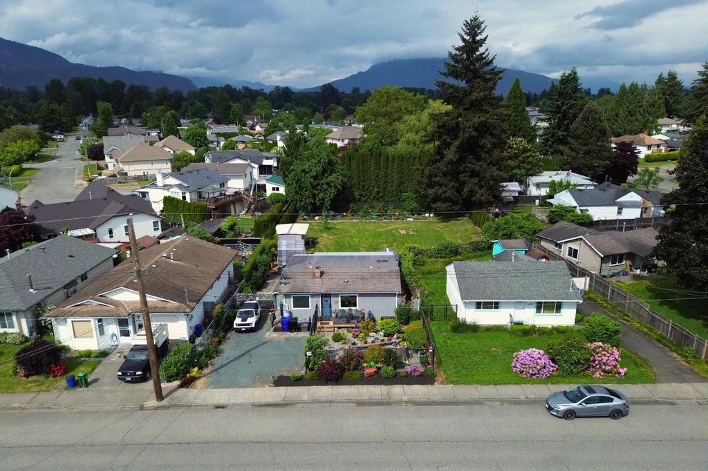 Photo of 45573 Wellington Avenue, Chilliwack, BC V2P 2E8 (MLS # R3124970)