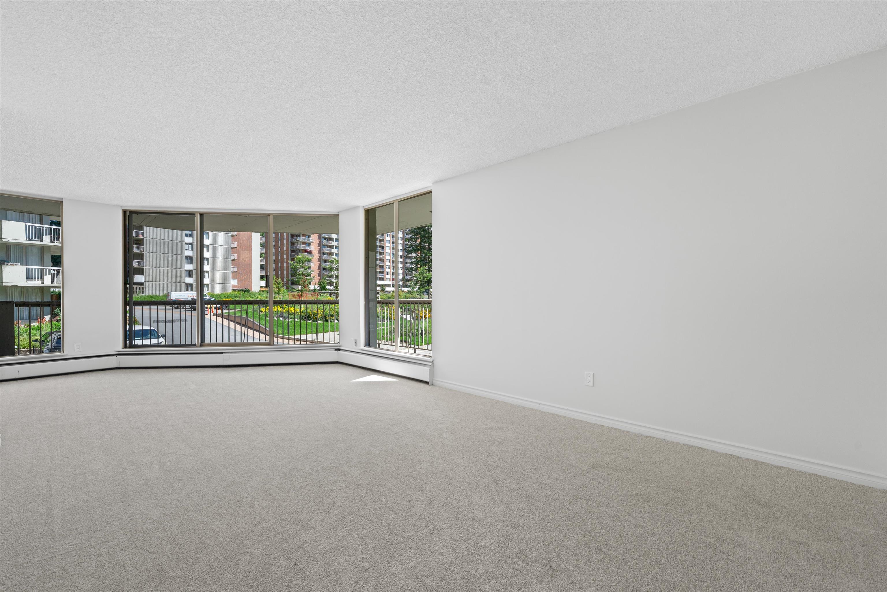 2024 Fullerton Avenue 208