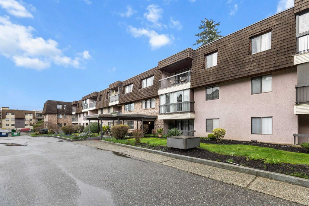 Photo of 32175 Old Yale Road #204, Abbotsford, BC V2T 2C8 (MLS # R3109215)