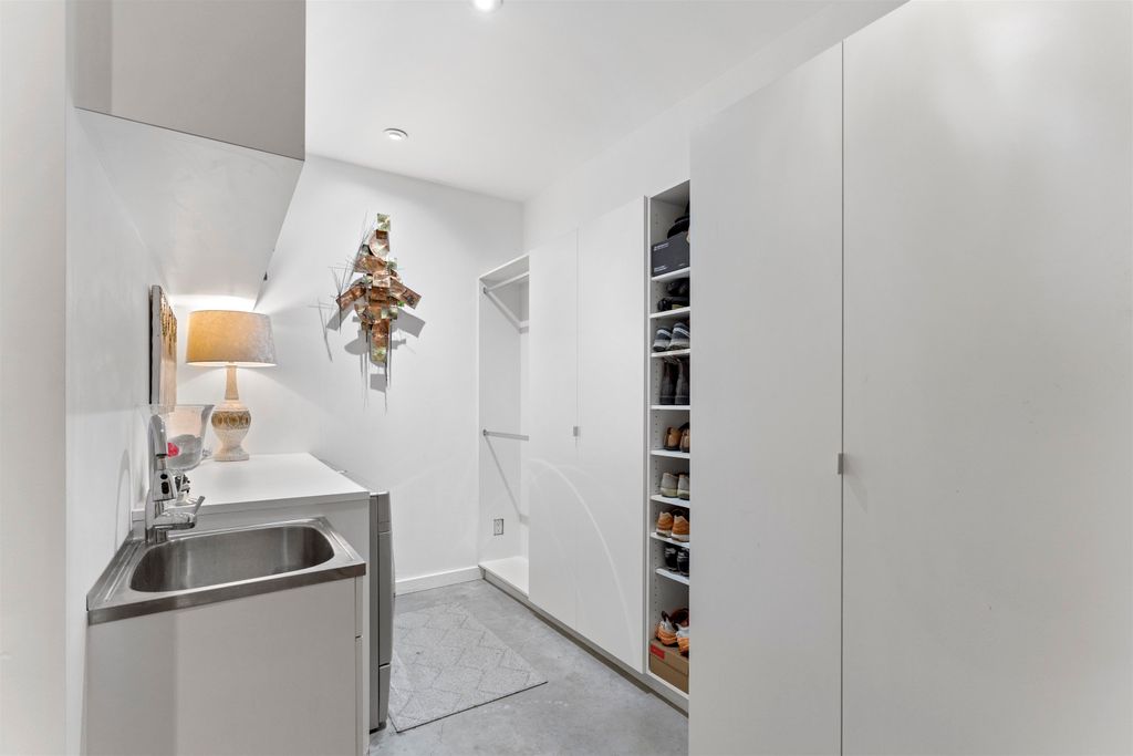 listing image 1101819319192066655