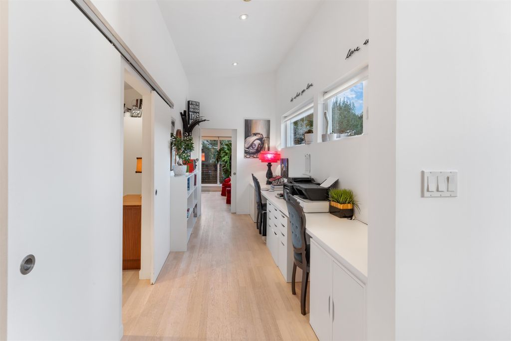 listing image 1105872406558676786