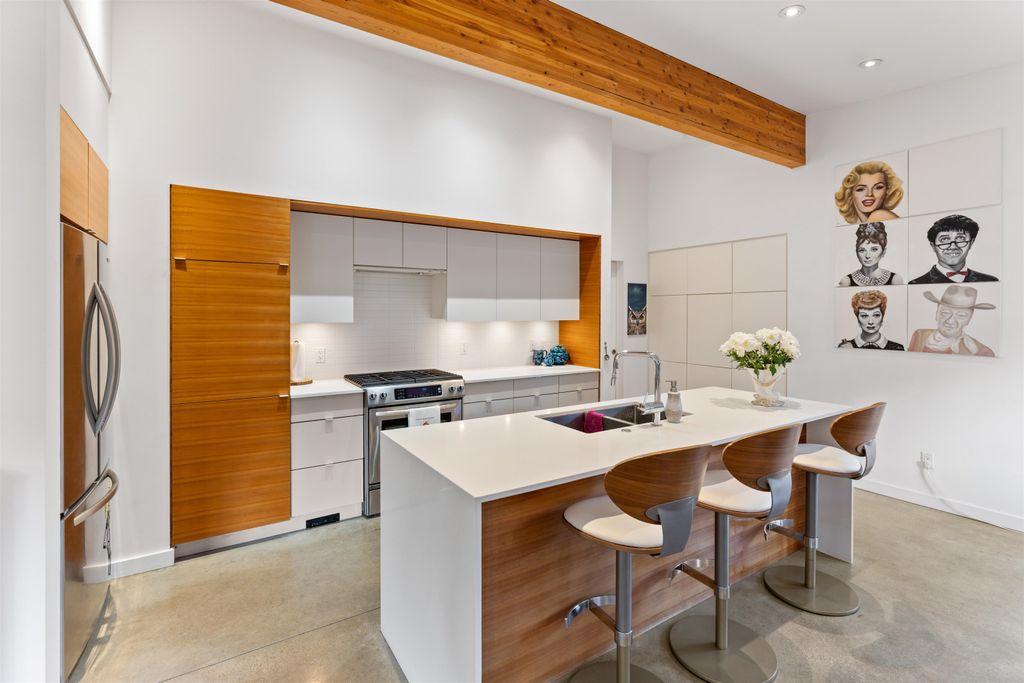 listing image 1108125725085776187