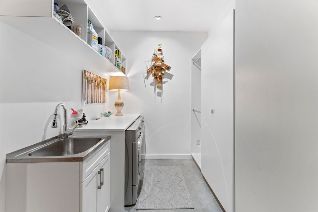 listing image 1106484408869303945