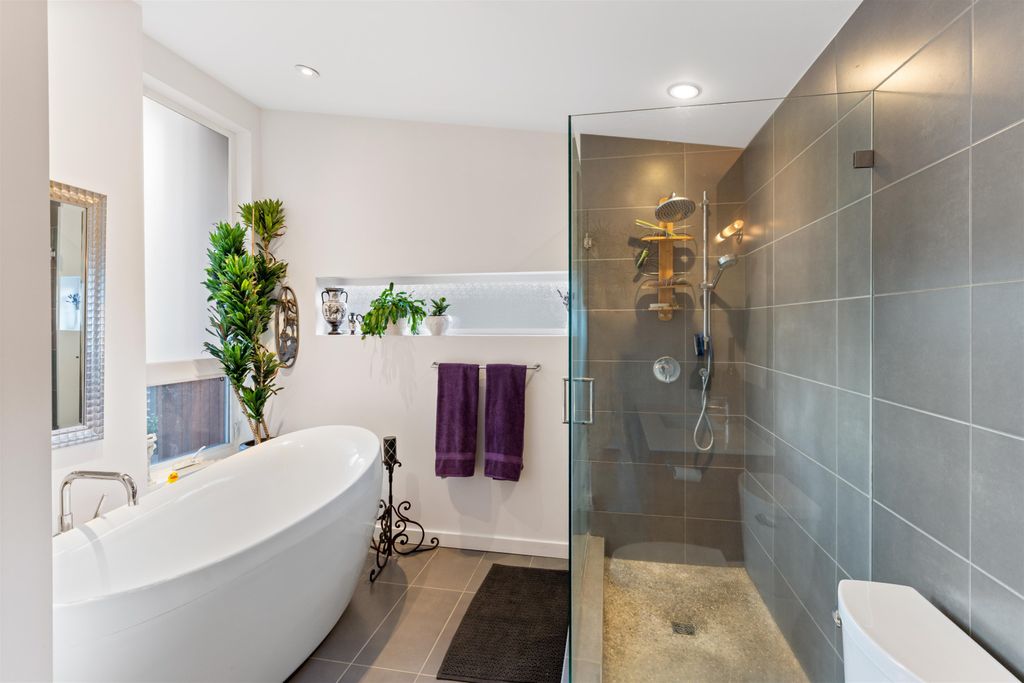 listing image 1108008198140007094