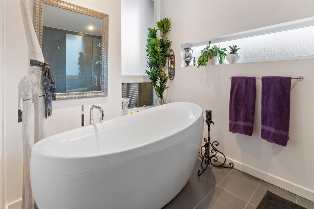 listing image 1102299721306274461