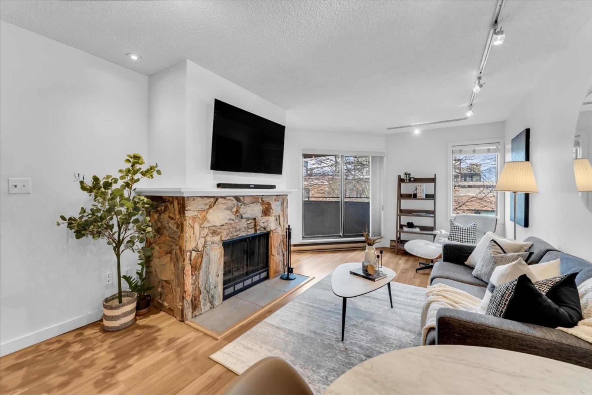 1476 W 10th Avenue 407