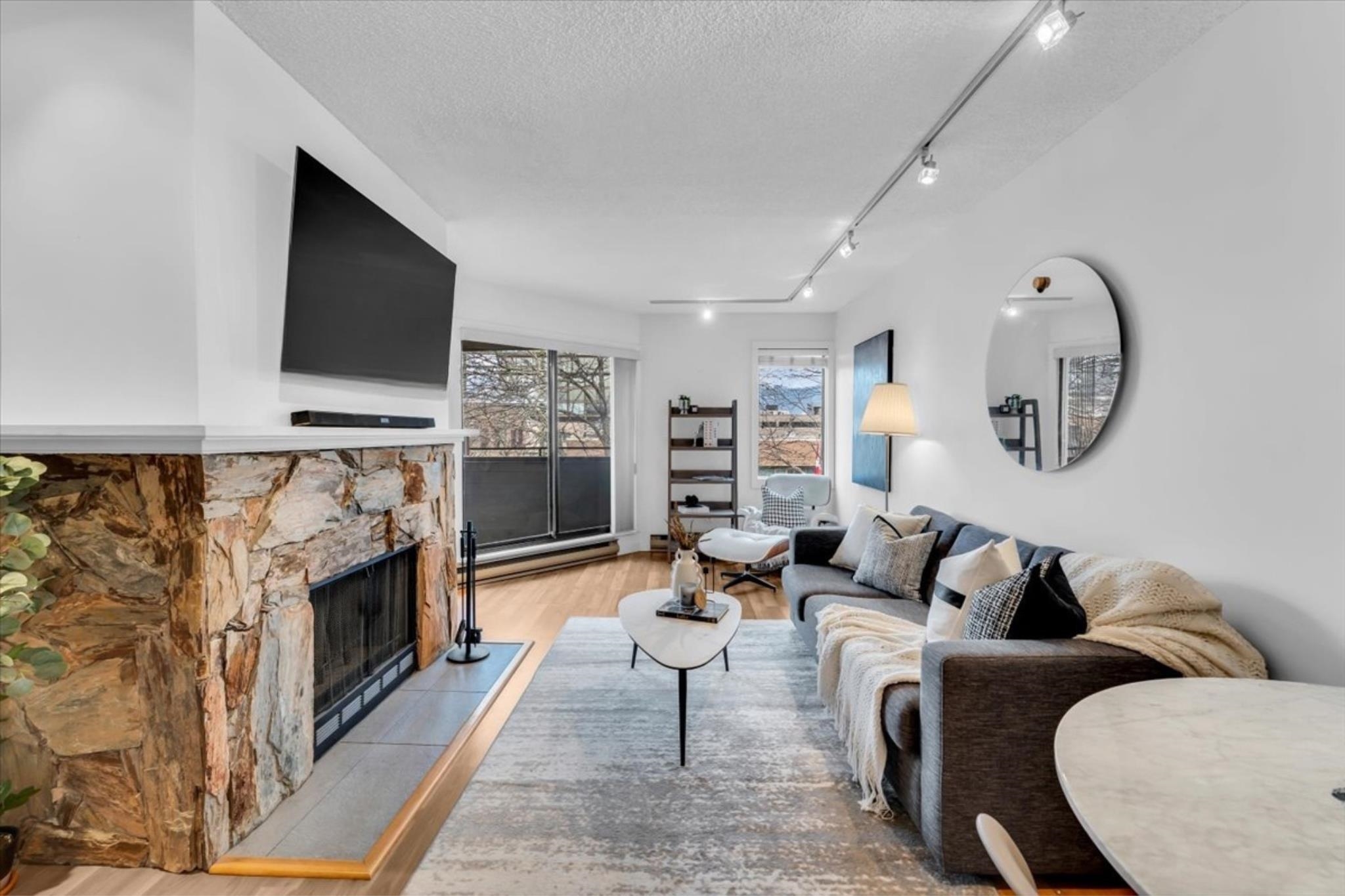 1476 W 10th Avenue 407