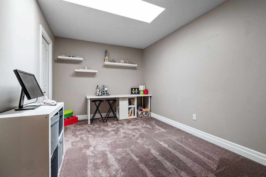 listing image 1109850840232338994