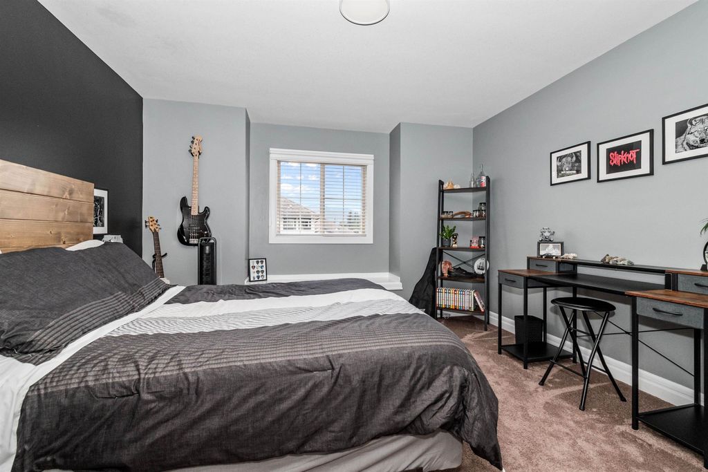 listing image 1101487640166244637