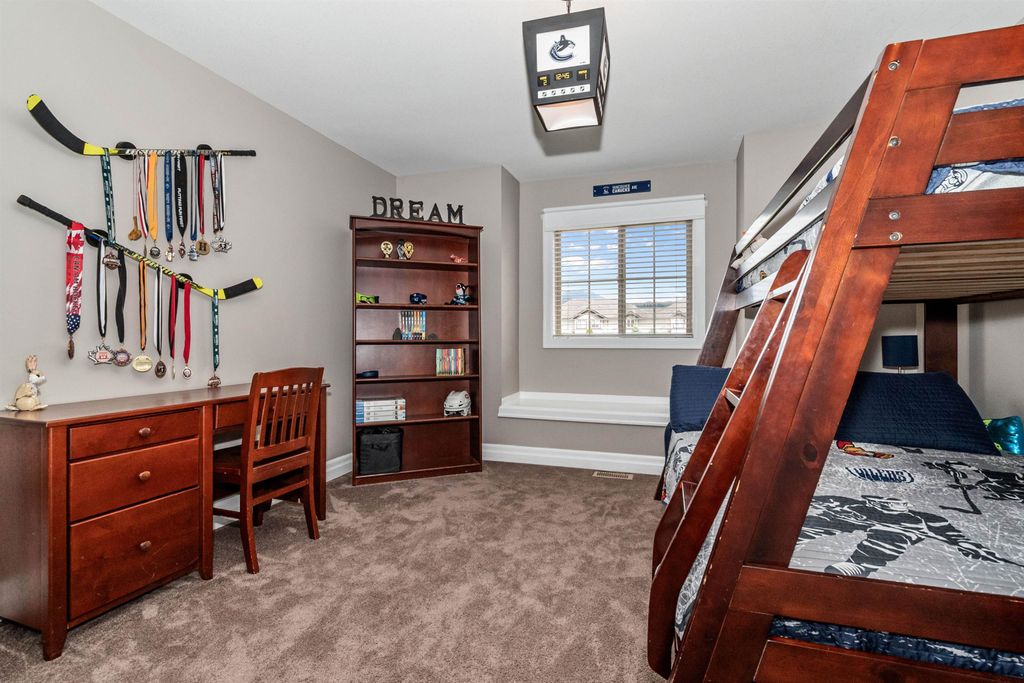 listing image 1104505580152316012