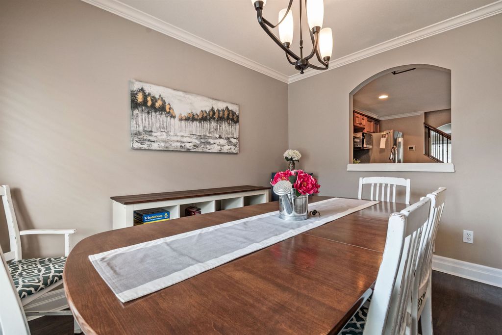 listing image 1102516612832266471