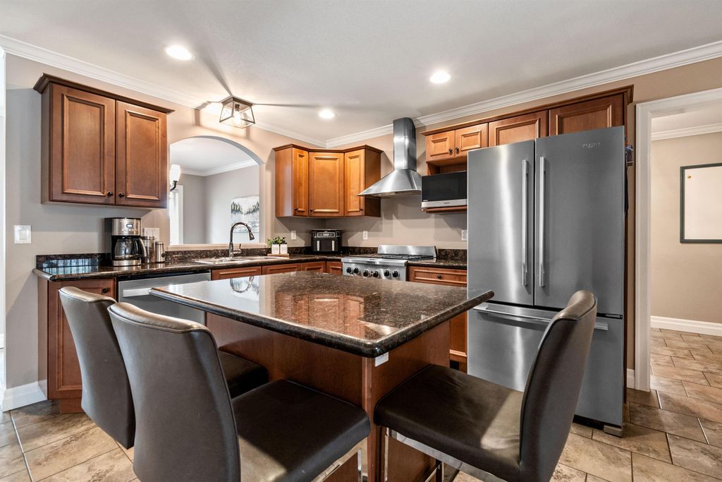 listing image 1100325438205655364