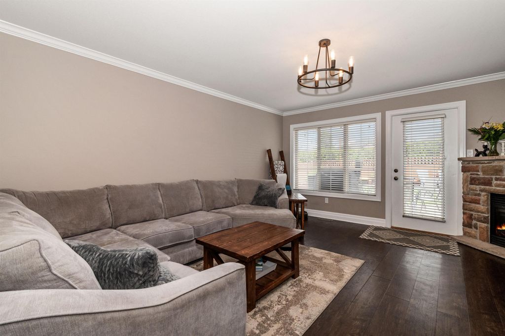 listing image 1109573756321804804
