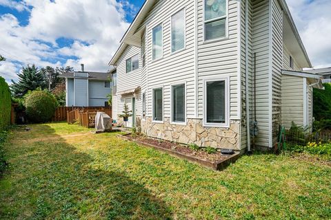 527 E Columbia Street New Westminster BC V3L 3X8