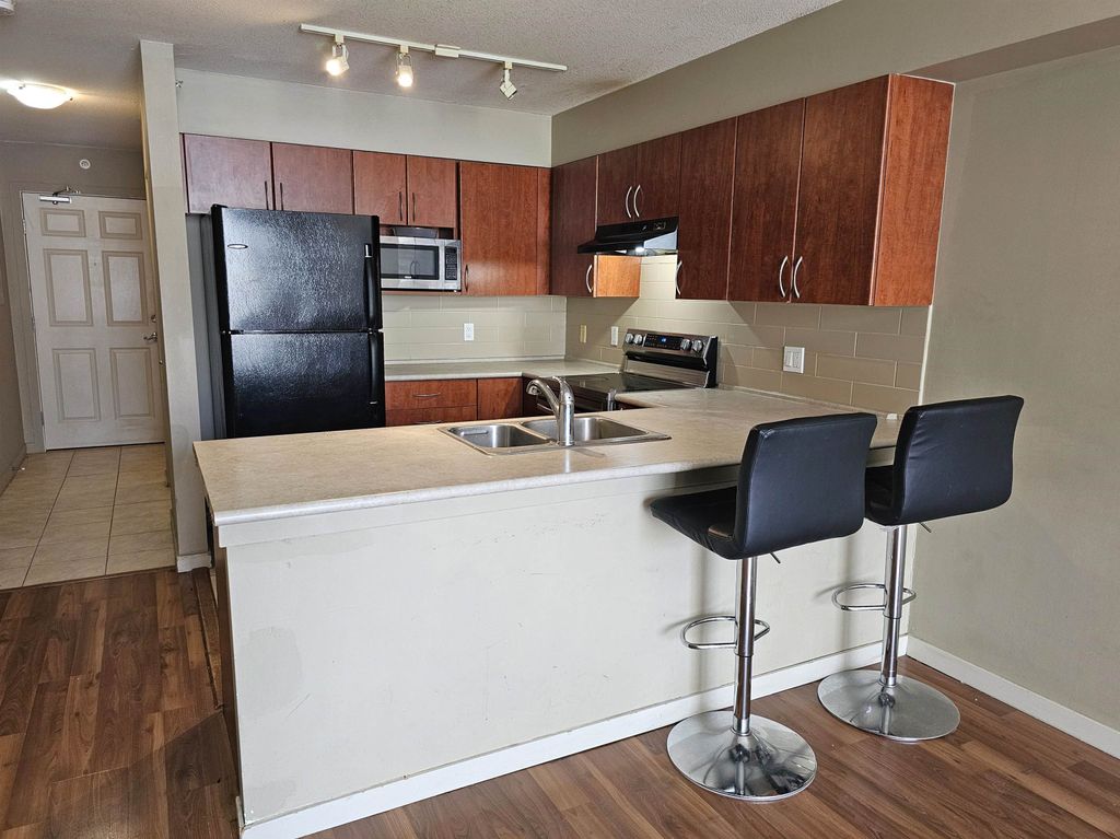 listing image 1104866363710358488