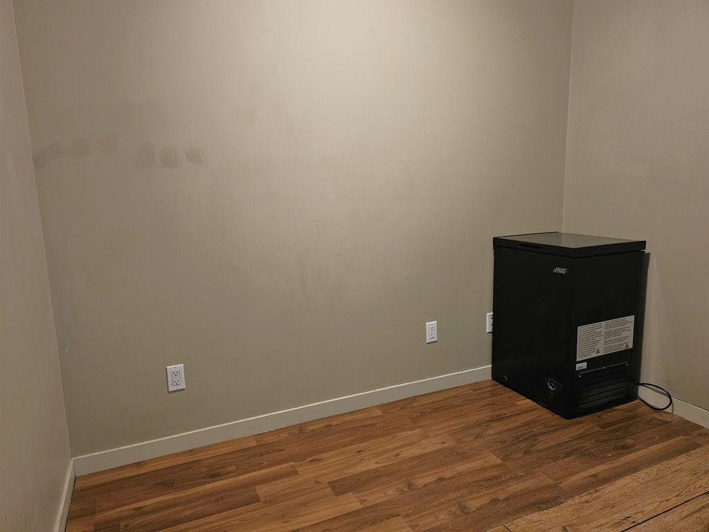 listing image 1105440784763562692