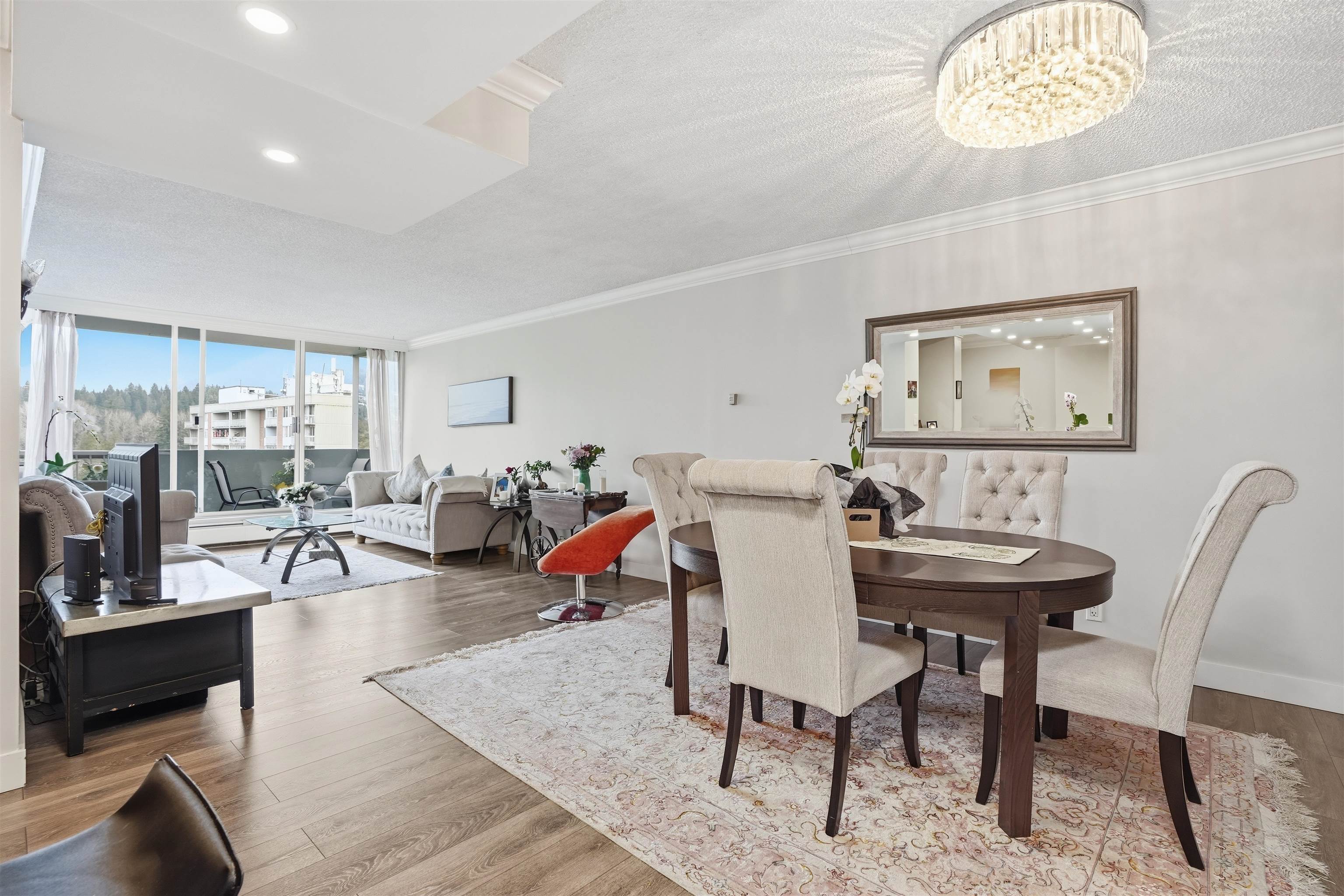 2024 Fullerton Avenue 2006