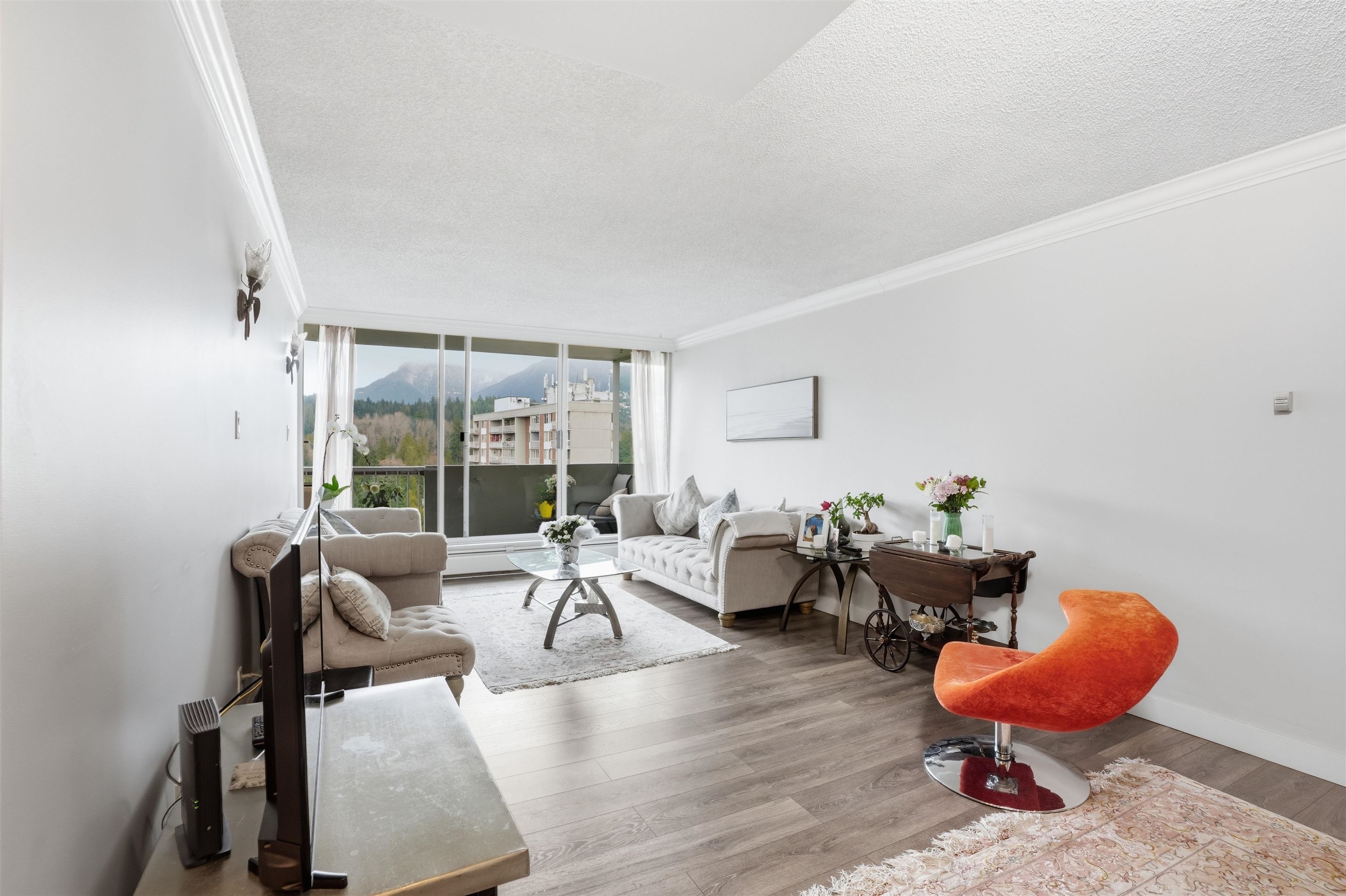 2024 Fullerton Avenue 2006