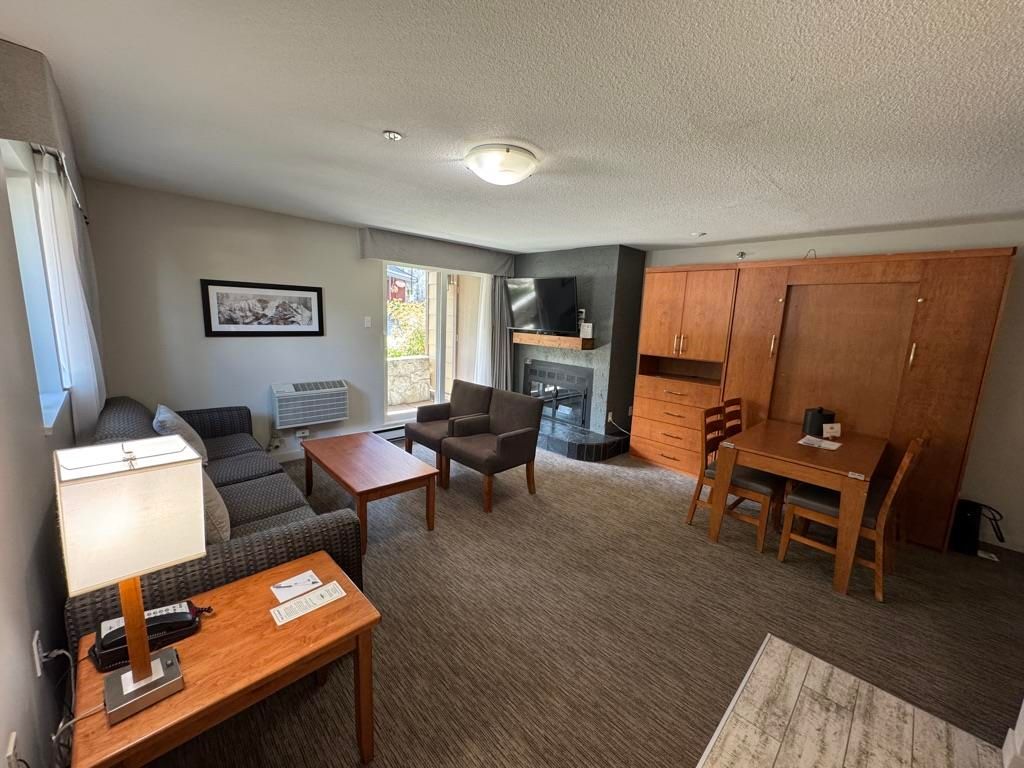 listing image 1100386543210258883