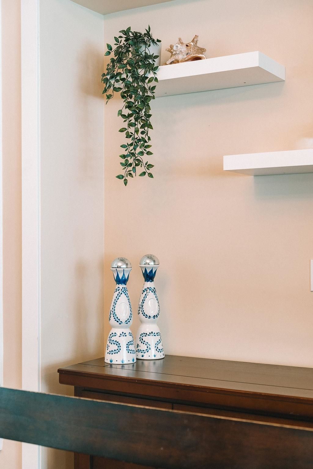 listing image 1102930315100460483