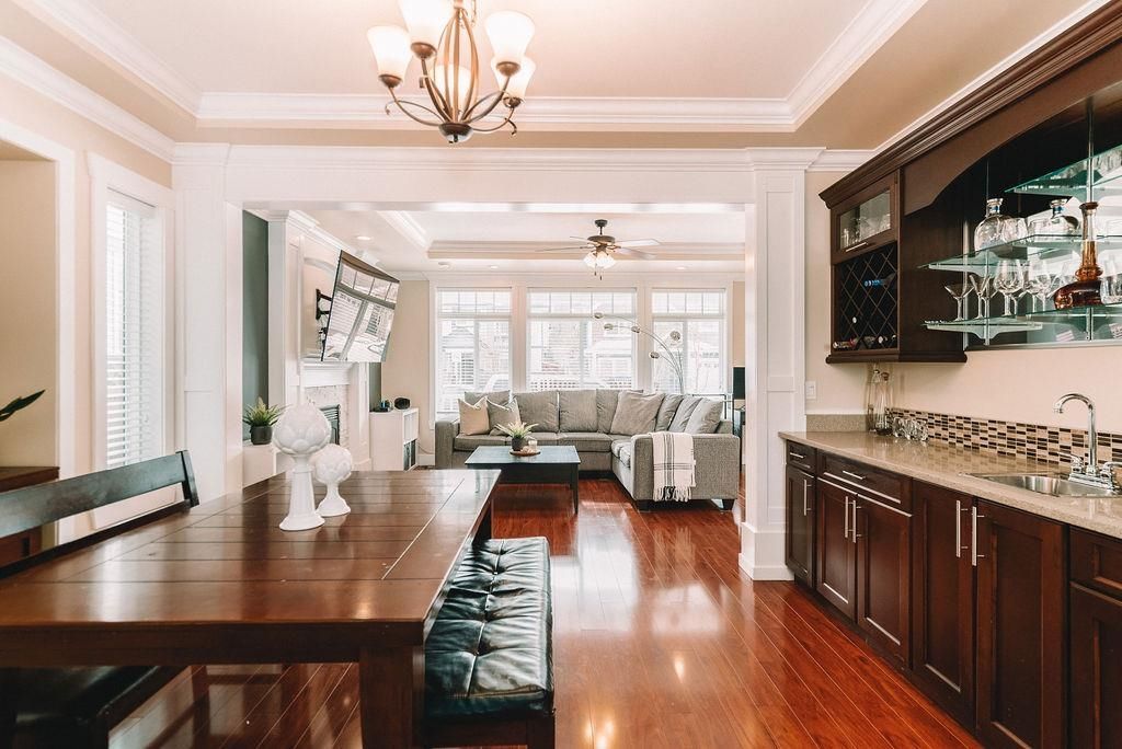 listing image 1104460412130529539