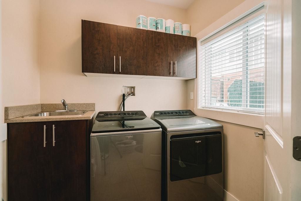 listing image 1104213077660033356