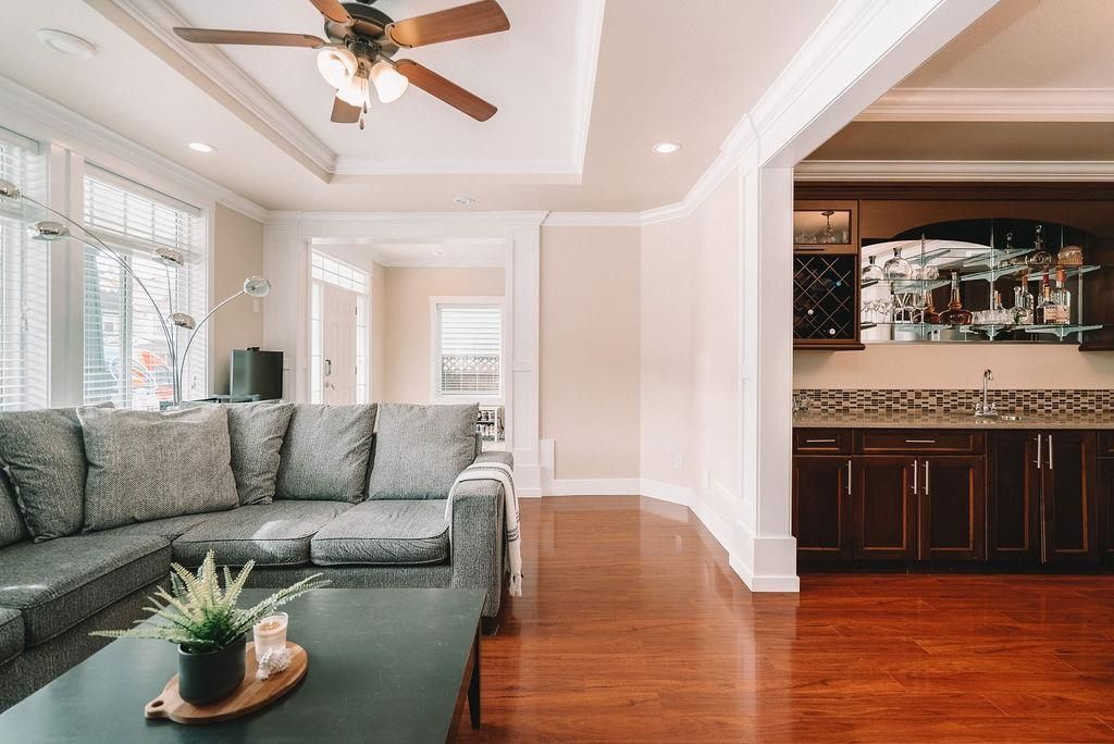 listing image 1107945203750410198