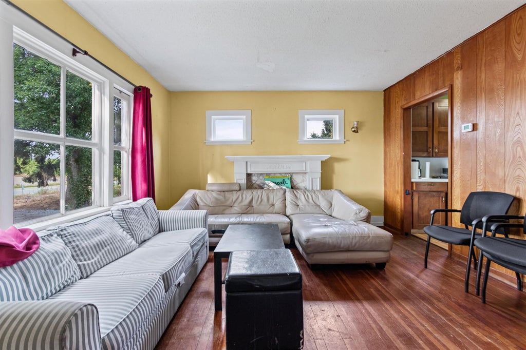 Photo of 32219 Harris Road, Abbotsford, BC V4X 1W1 (MLS # R3175302)