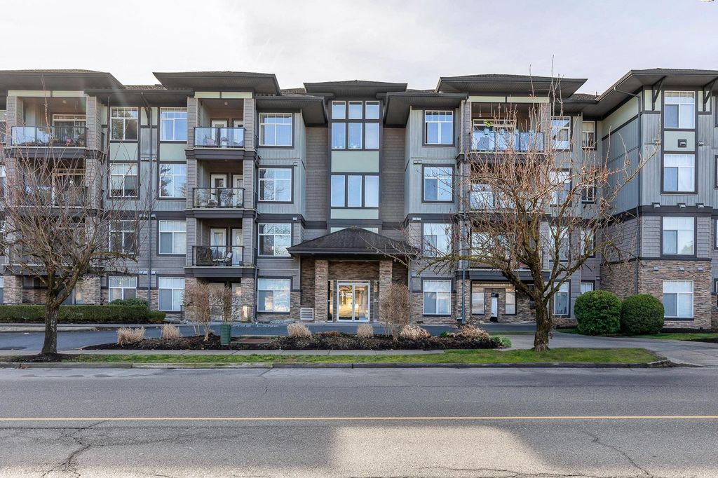 Photo of 33338 Mayfair Avenue #105, Abbotsford, BC V2S 0A4 (MLS # R3112458)