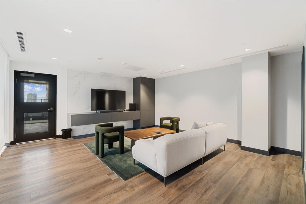 listing image 1103382264536110932