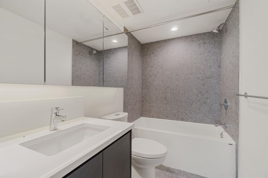 listing image 1101063750846514497