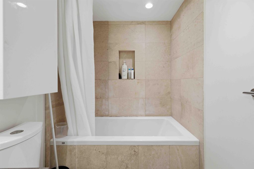 listing image 1105975198576534816