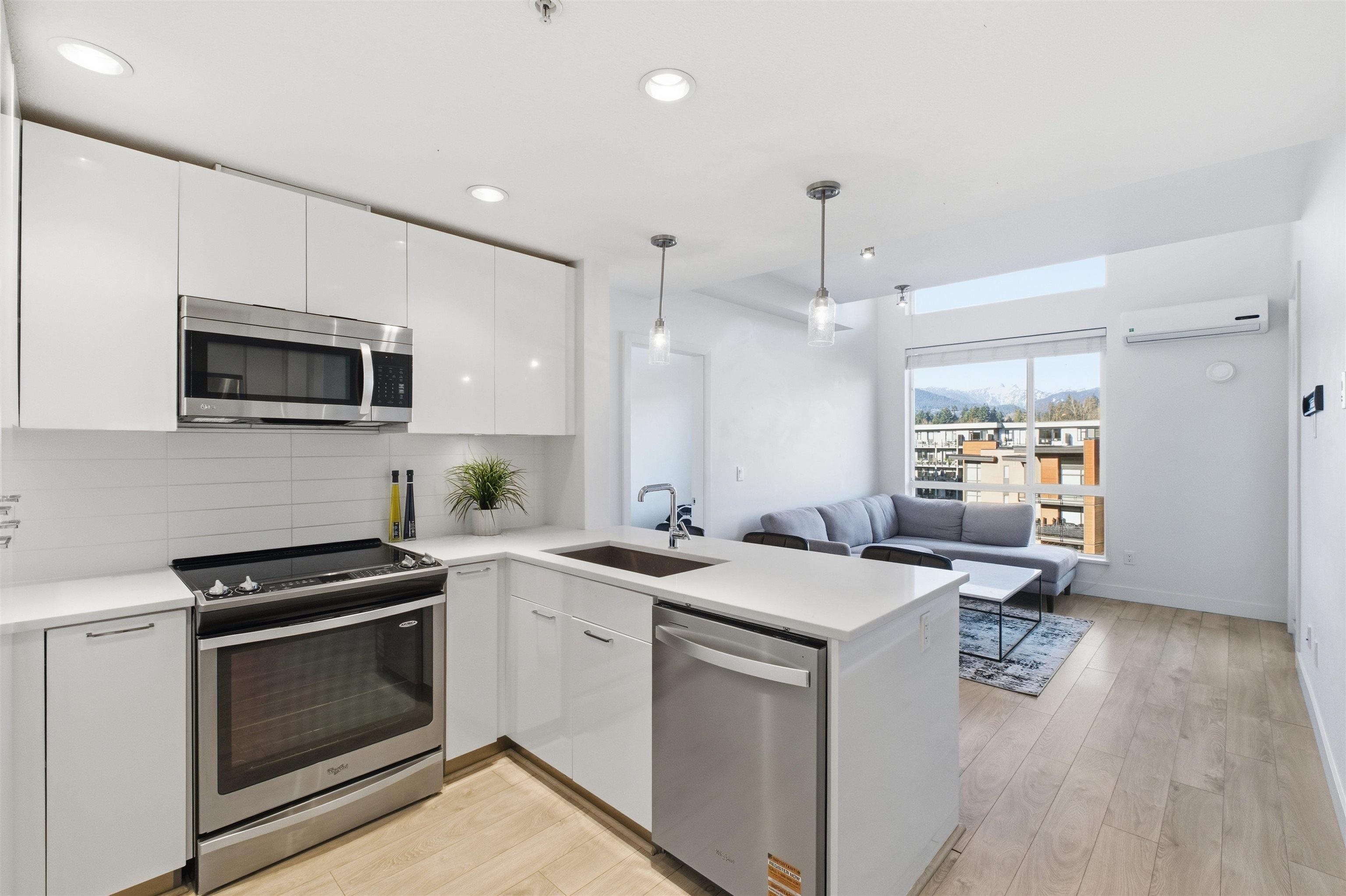 719 W 3rd Street 605