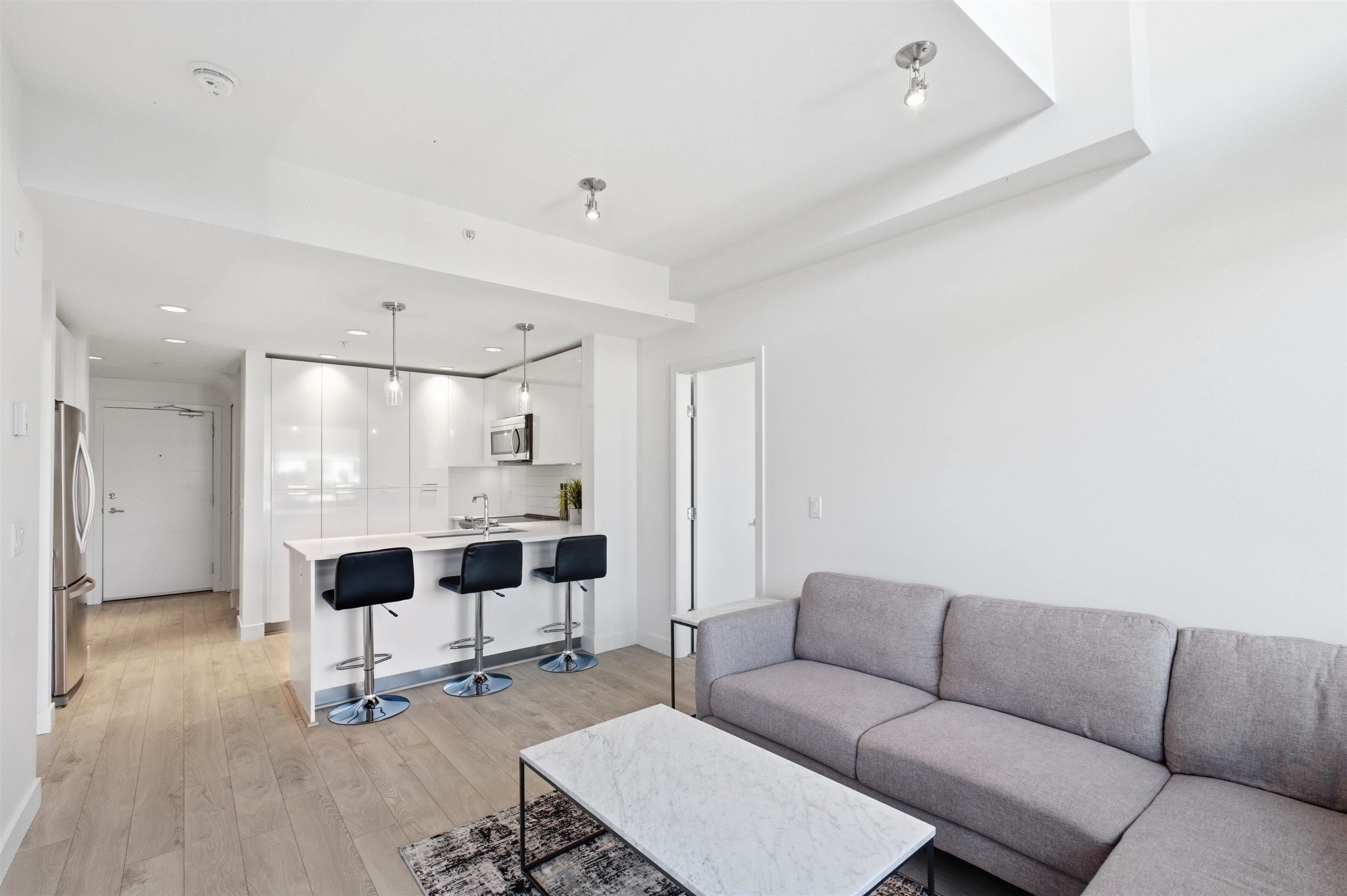 719 W 3rd Street 605