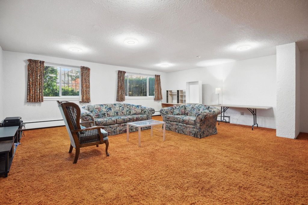 listing image 1105092054301385617