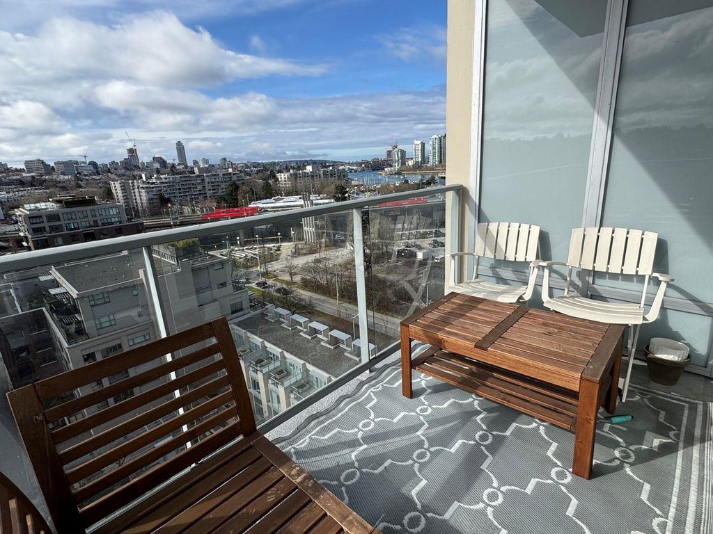 listing image 1104697515386244000