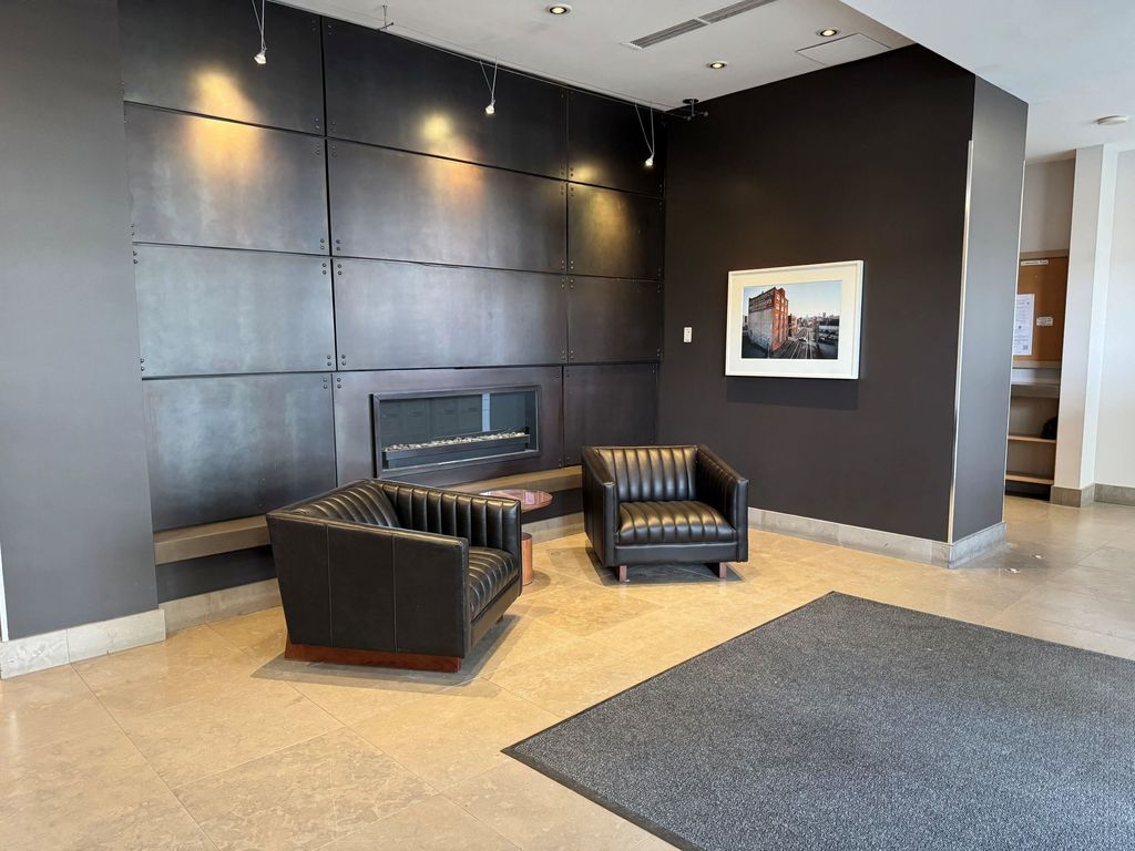 listing image 1107160459165195730