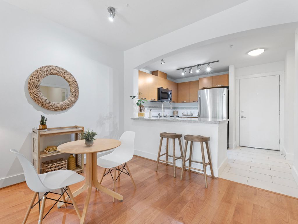 listing image 1100345238366001185