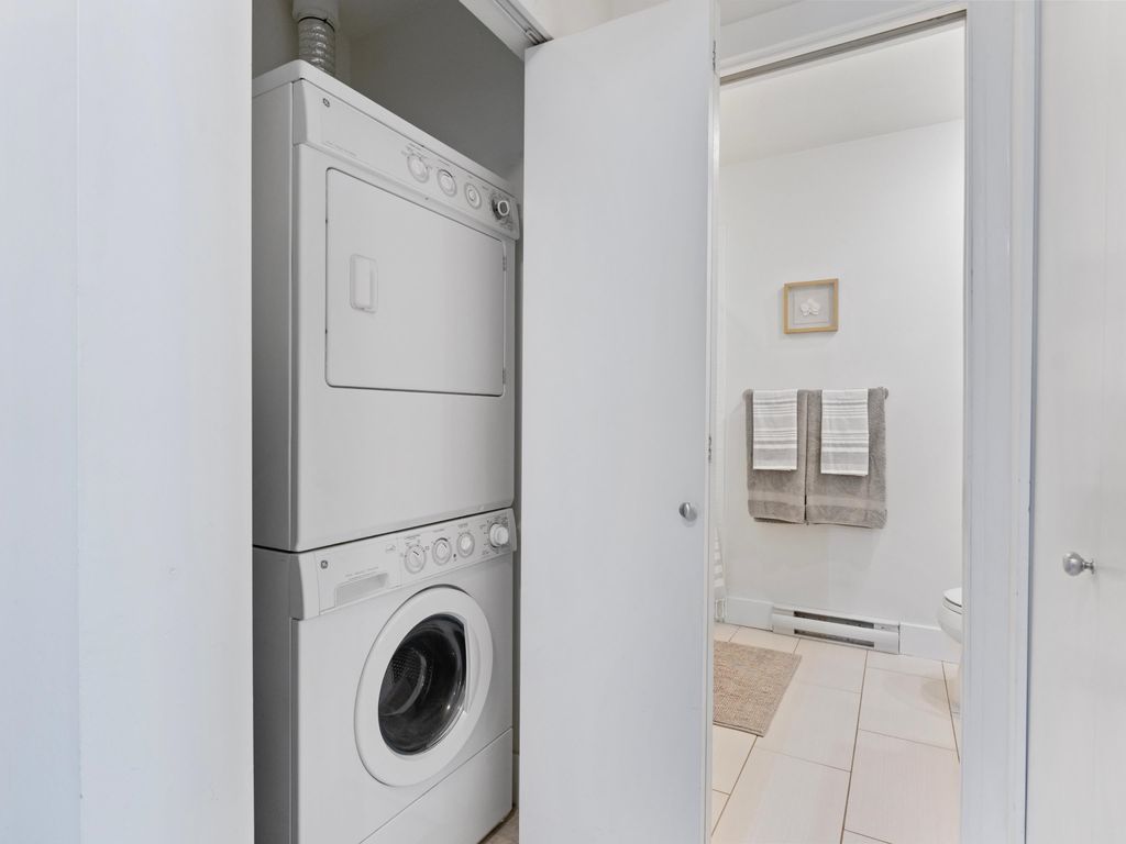 listing image 1105184544106991488