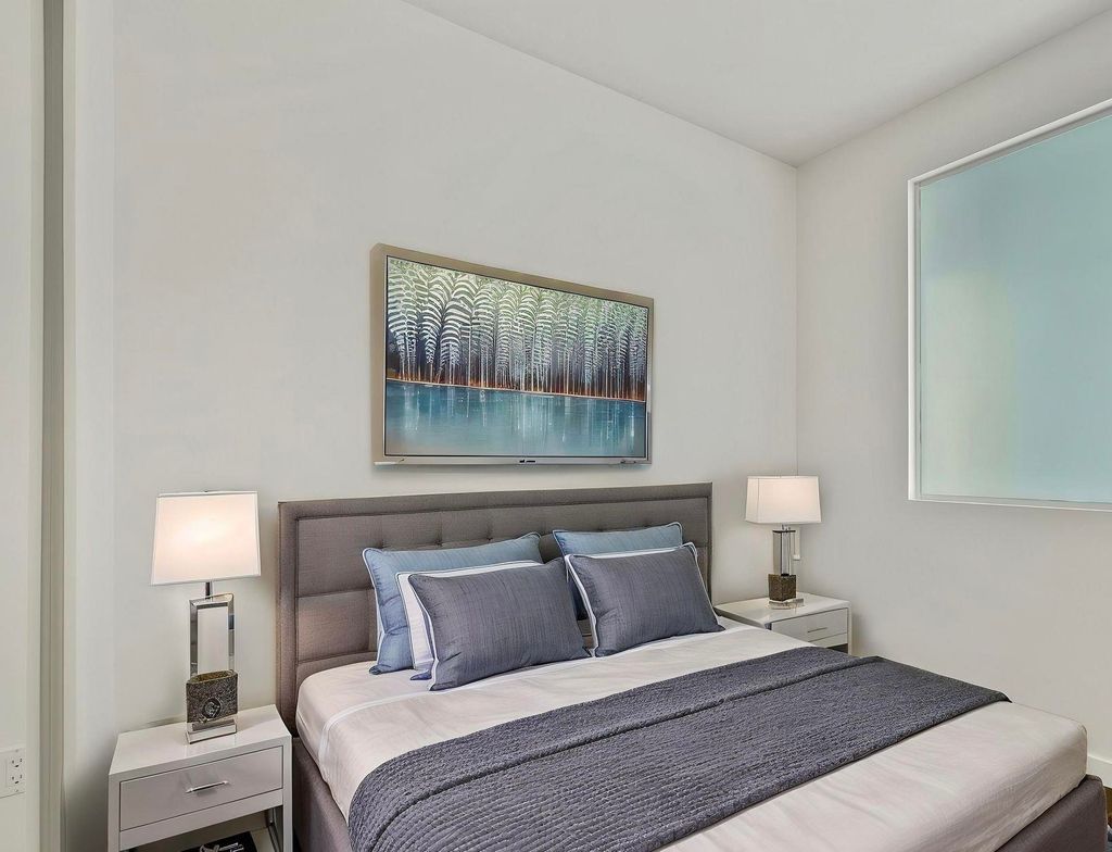listing image 1109651608890459228