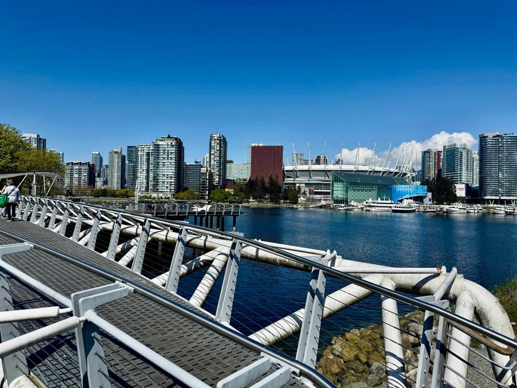 listing image 1104603296347699584