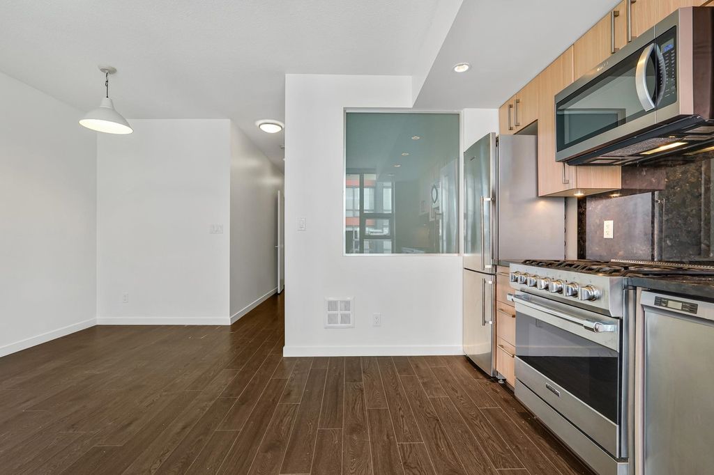 listing image 1103073029429295632