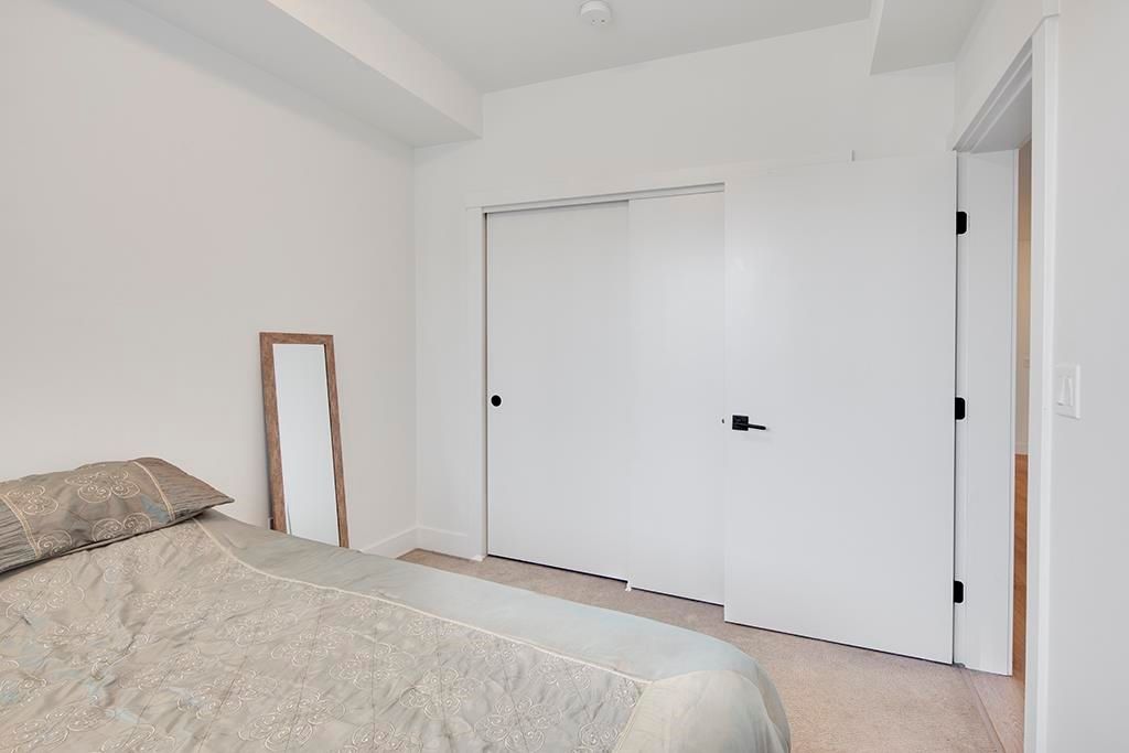 listing image 1102859483669794746