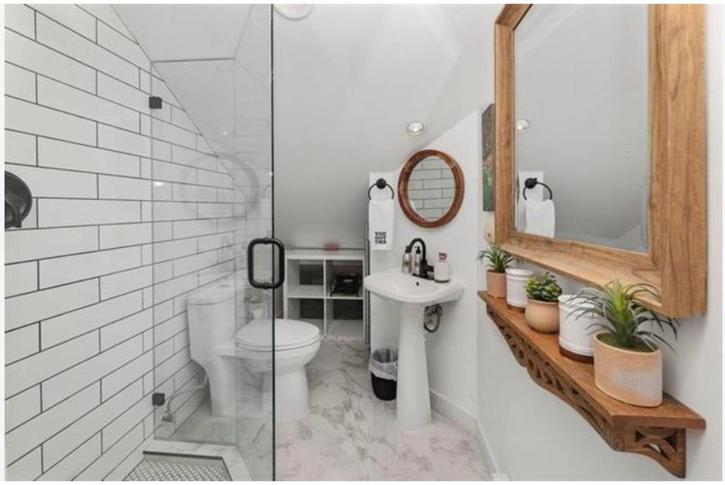 listing image 1101728141898291806